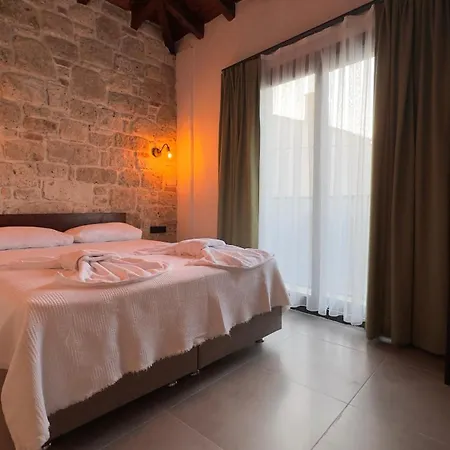 Mira House B&B *